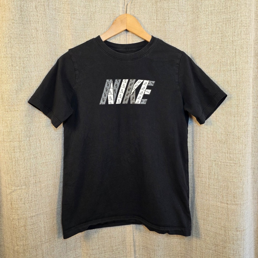 The Nike Tee Black Graphic Gray/White Logo Youth Boys T-Shirt XL Casual Sports